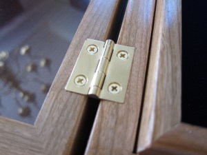 Closeup of Brusso CB-303 Hinges